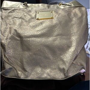 X-Large gold tote bag with chain straps